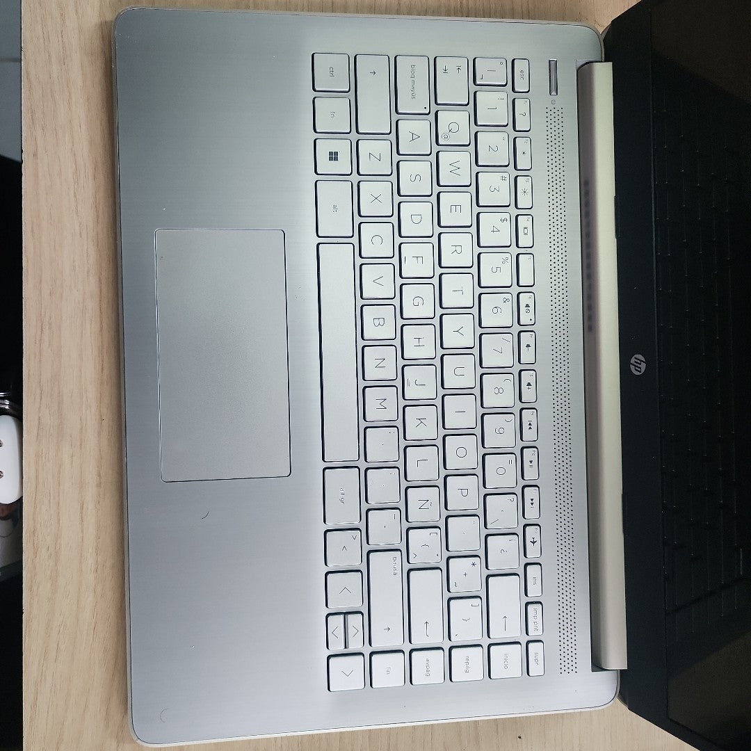 LAPTOP HP 14-DQ2502LA (2022) 256 GB SSD 8 GB RAM (SEMINUEVO)