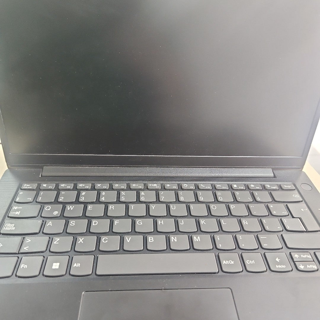 LAPTOP LENOVO V14 G2 IJL (2024) 256 GB SSD 4 GB RAM (SEMINUEVO)