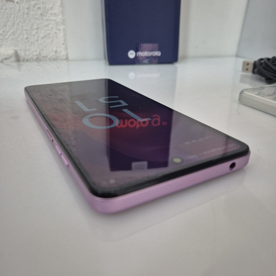 CELULAR MOTOROLA MOTO G24 XT2423-1 (2024) 256 GB 4 GB RAM (SEMINUEVO)