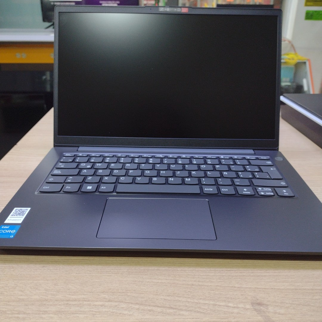 LAPTOP LENOVO V14 G3 IAP (2023) 256 GB SSD 8 GB RAM (SEMINUEVO)