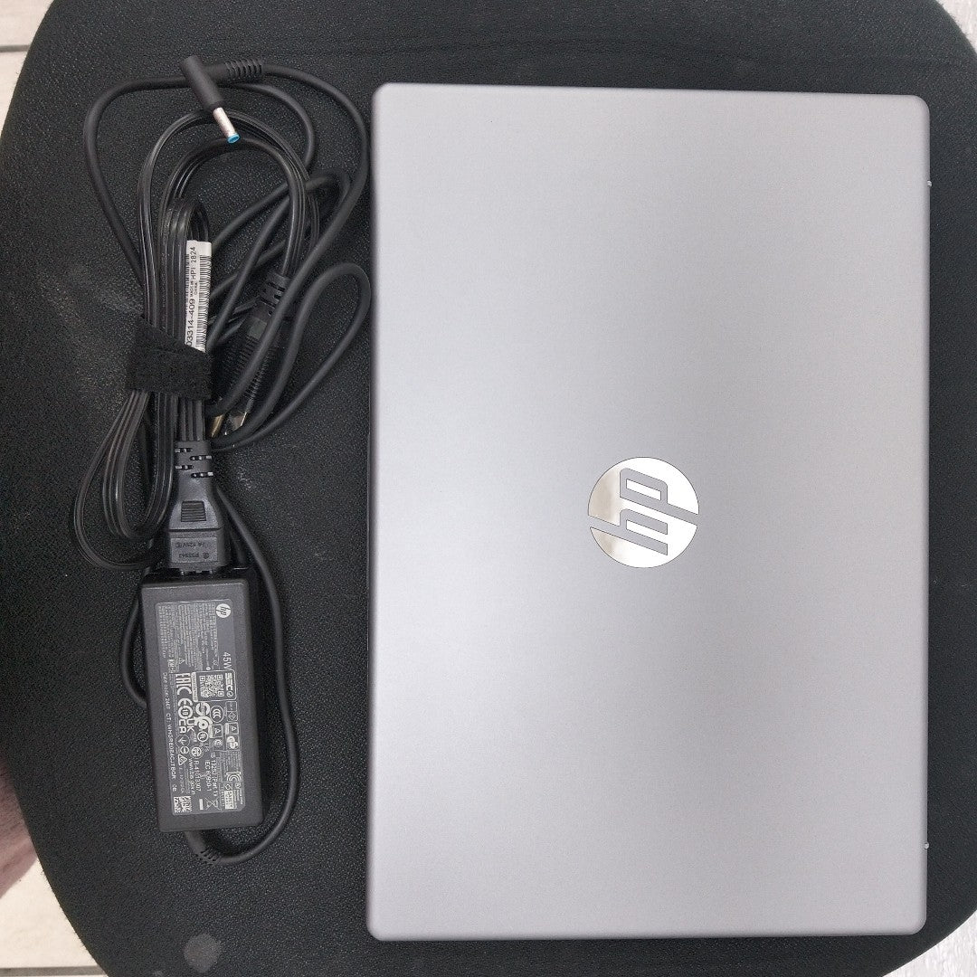 LAPTOP HP 240 G10 (2025) 512 GB SSD 8 GB RAM (SEMINUEVO)