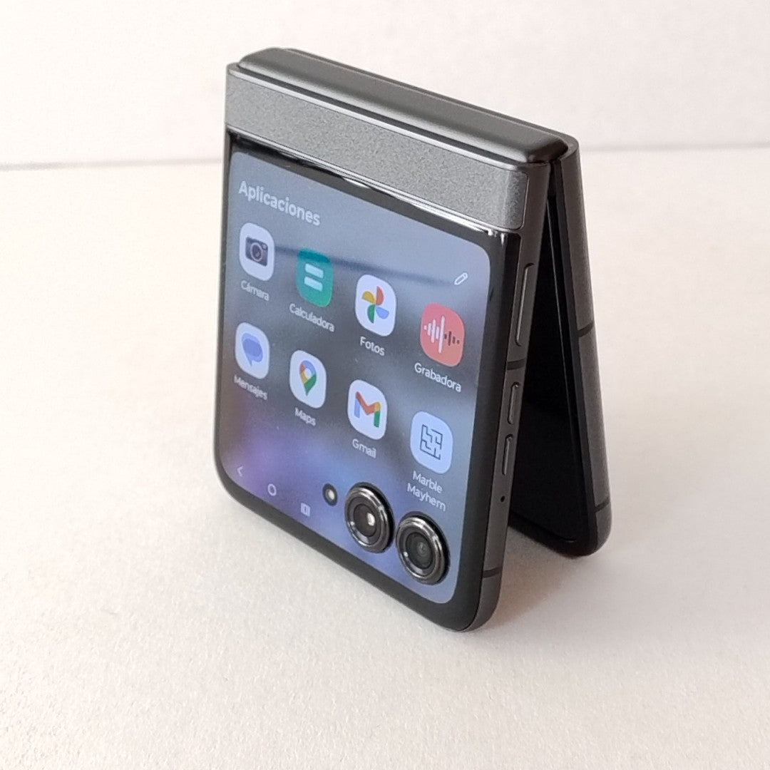 CELULAR MOTOROLA RAZR 50 5G XT2453-1 256 GB 8 GB RAM (SEMINUEVO)