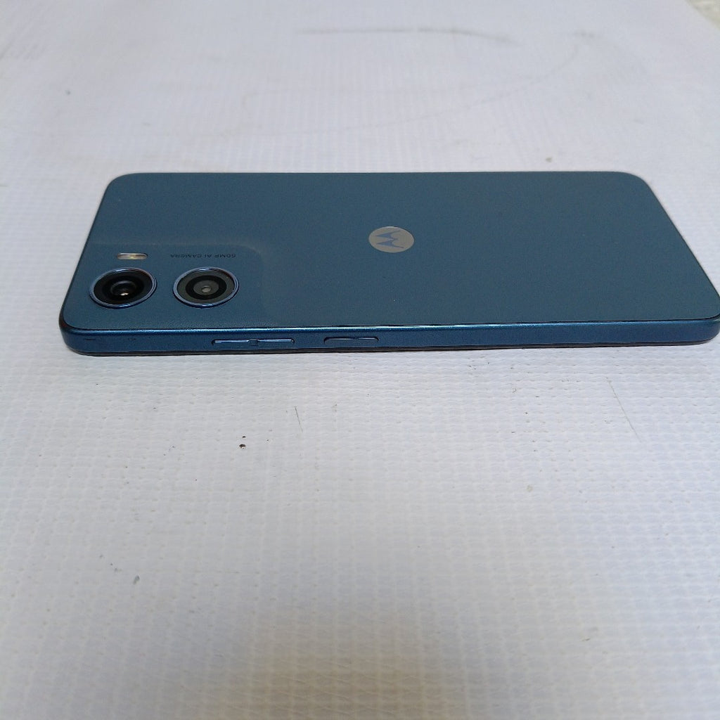 CELULAR MOTOROLA MOTO G06 XT2535-2 (2025) 64 GB 4 GB RAM (SEMINUEVO)