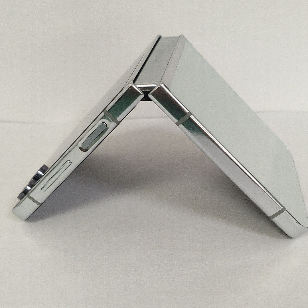 CELULAR SAMSUNG GALAXY Z FLIP 5 SM-F731B (2023) 512 GB 8 GB RAM (SEMINUEVO)