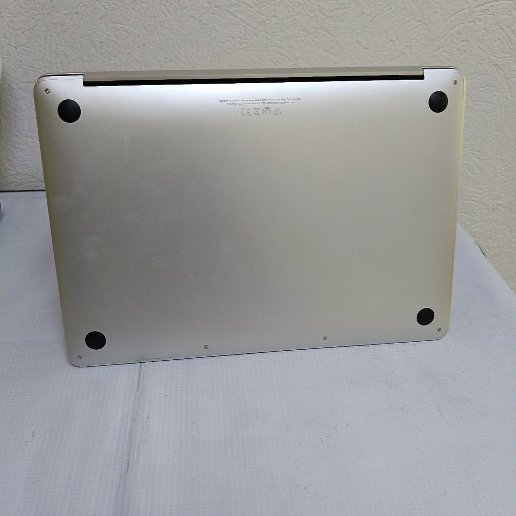 LAPTOP APPLE MACBOOK PRO 13" 2022 3.49 A2338 256 GB SSD 8 GB RAM (SEMINUEVO)