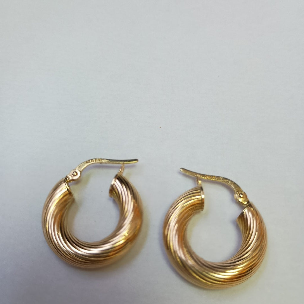 K1 2,40 GRMS 14 K ESPECIFICACIONES COMPLEMENTARIAS PAR DE ARRACADAS CON DISEÑO R (SEMINUEVO)