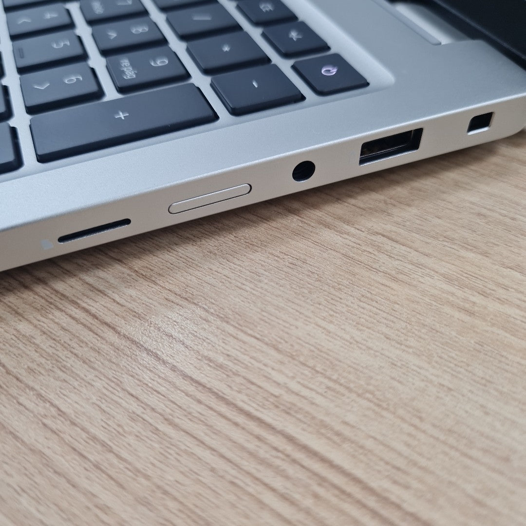 LAPTOP DELL PRO 16 PLUS PB16250 (2025) 1 TB SSD 16 GB RAM (SEMINUEVO)