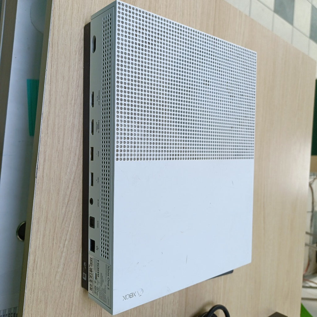 CONSOLA DE VIDEOJUEGO MICROSOFT XBOX ONE S 1 TB (SEMINUEVO)