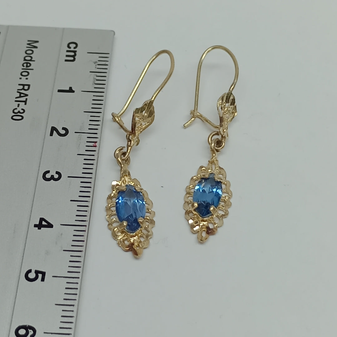 K1 2,80 GRMS 14 K ESPECIFICACIONES COMPLEMENTARIAS PAR DE ARETES CON PIEDRA AZUL (SEMINUEVO)