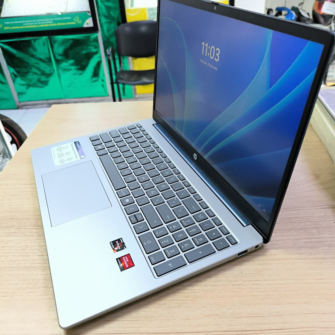 LAPTOP HP 15-FC0230LA (2025) 512 GB SSD 8 GB RAM (SEMINUEVO)
