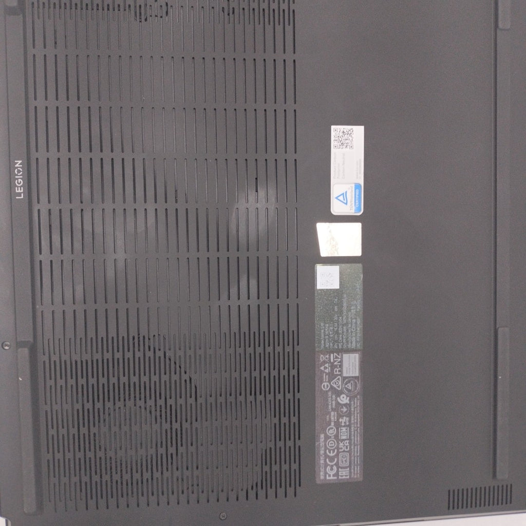 LAPTOP LENOVO LEGION 9 16IRX9 (2024) 2 TB SSD 64 GB RAM (SEMINUEVO)