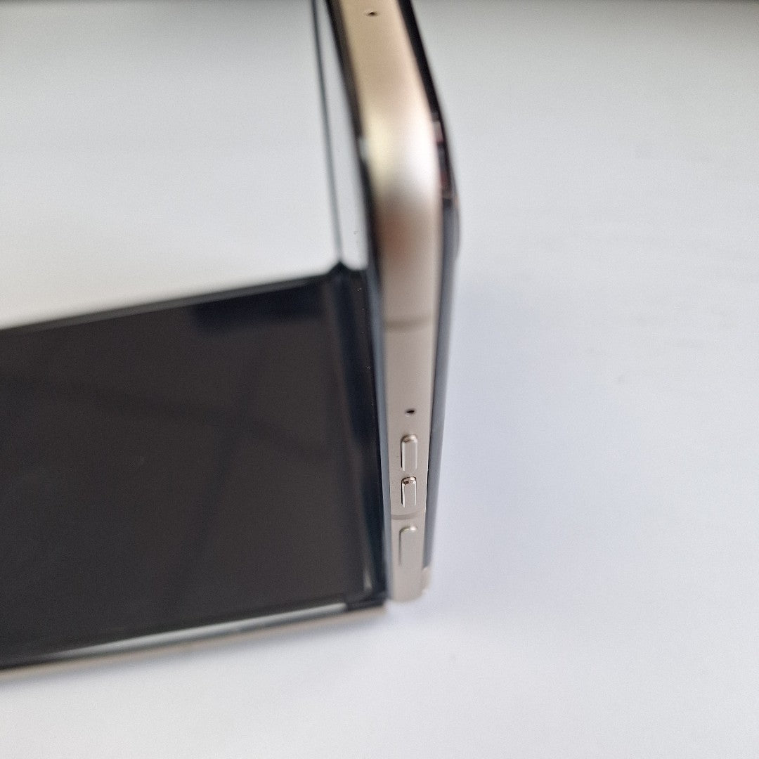 CELULAR MOTOROLA RAZR 50 5G XT2453-1 512 GB 12 GB RAM (SEMINUEVO)