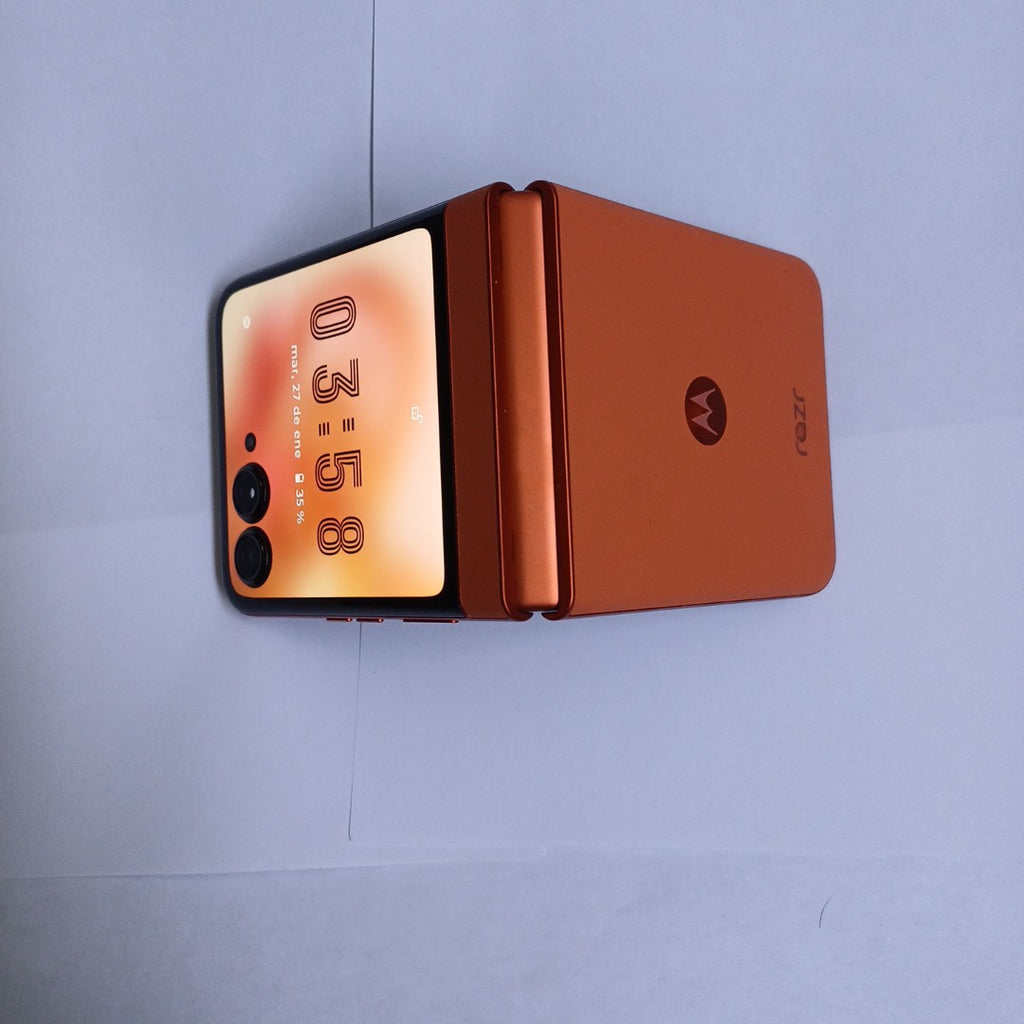 CELULAR MOTOROLA RAZR 50 5G XT2453-1 512 GB 12 GB RAM (SEMINUEVO)