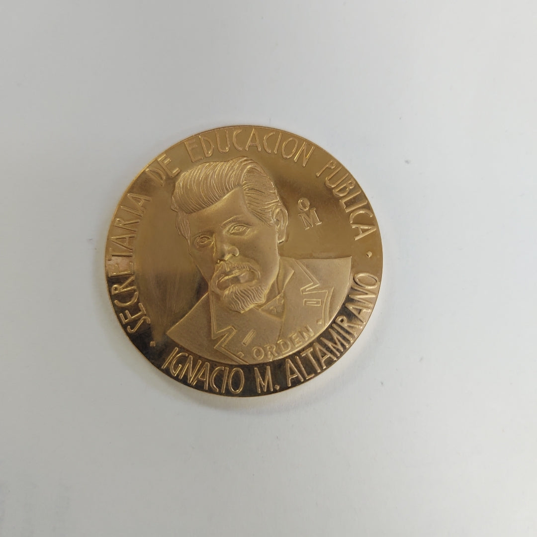 MEDALLA CONMEMORATIVA ORO 21 K 42 GRMS (SEMINUEVO)