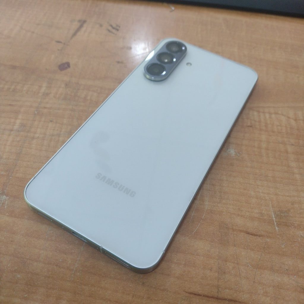 CELULAR SAMSUNG GALAXY A56 SM-A566E (2025) 256 GB 8 GB RAM (SEMINUEVO)