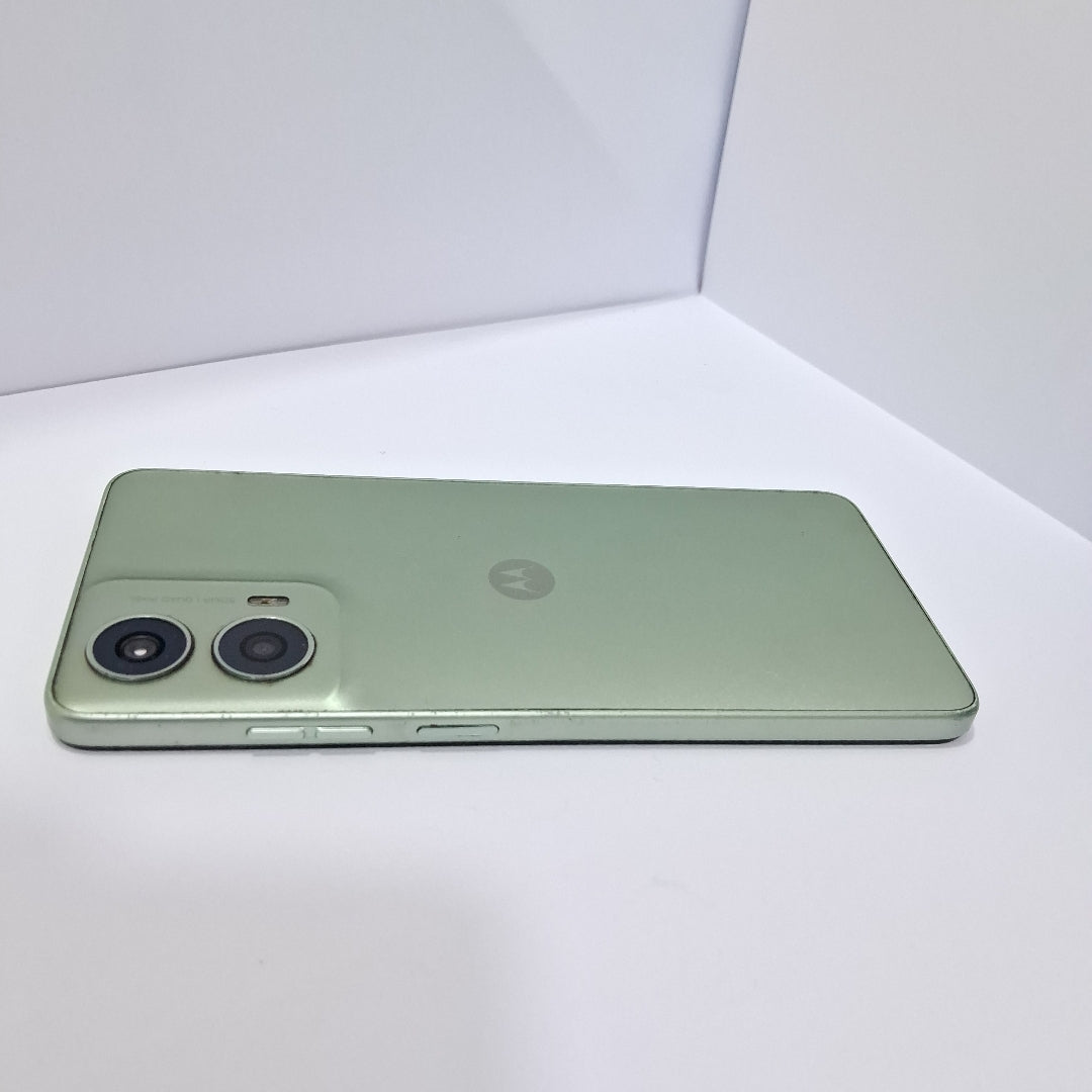 CELULAR MOTOROLA MOTO G24 XT2423-1 (2024) 128 GB 4 GB RAM (SEMINUEVO)