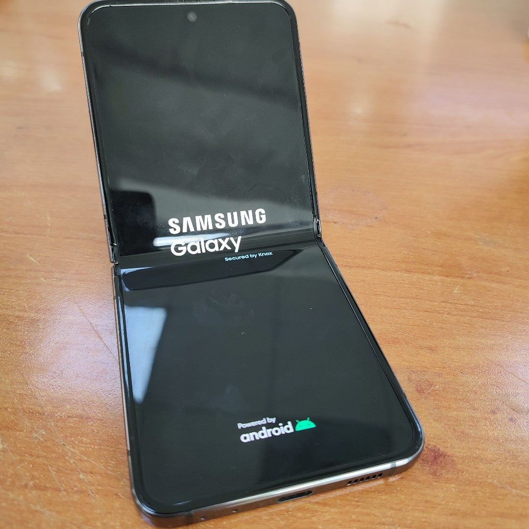 CELULAR SAMSUNG GALAXY Z FLIP 5 SM-F731U1 (2023) 512 GB 8 GB RAM (SEMINUEVO)