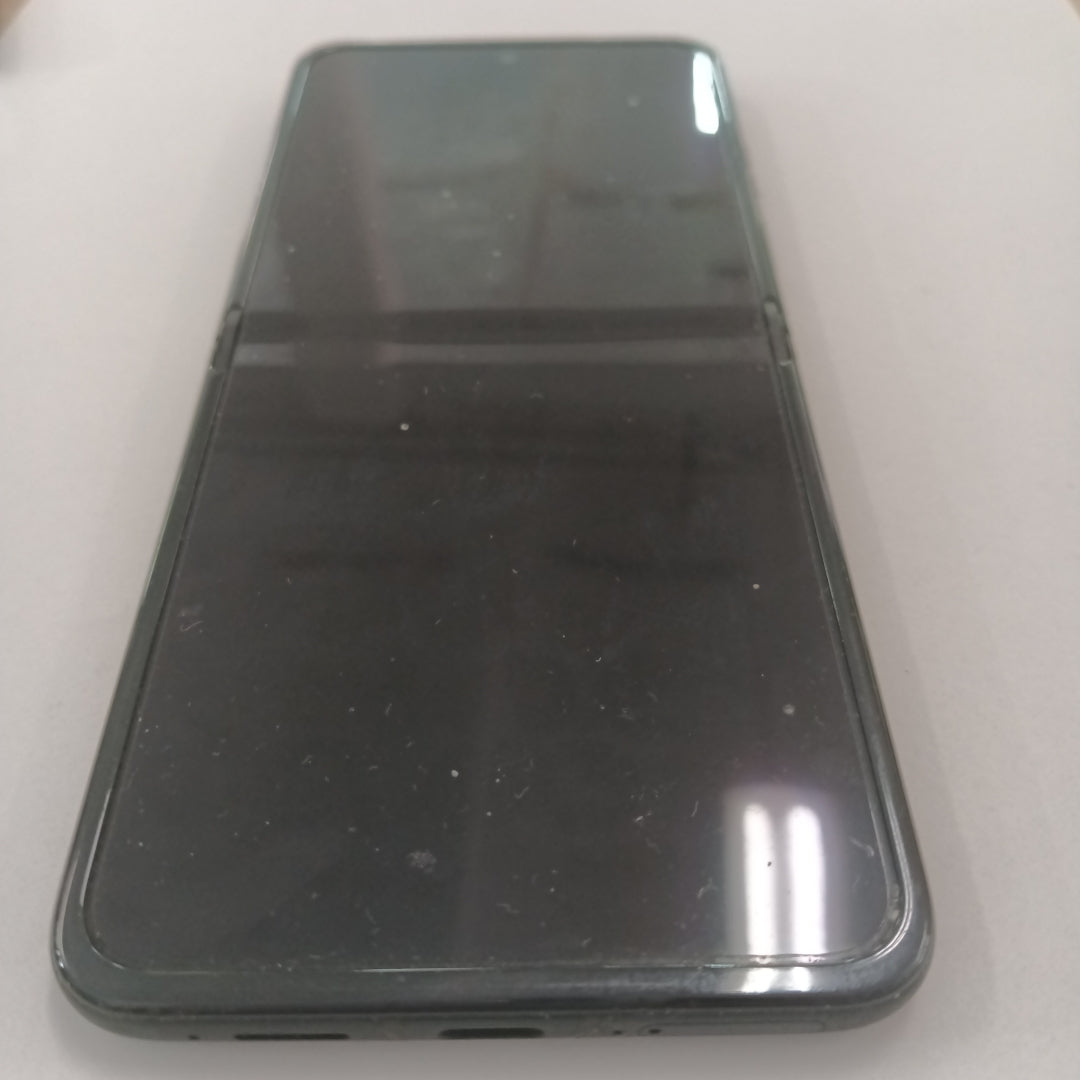 CELULAR MOTOROLA MOTO RAZR 60 ULTRA XT2551-6 (2025) 1 TB 16 GB RAM (SEMINUEVO)