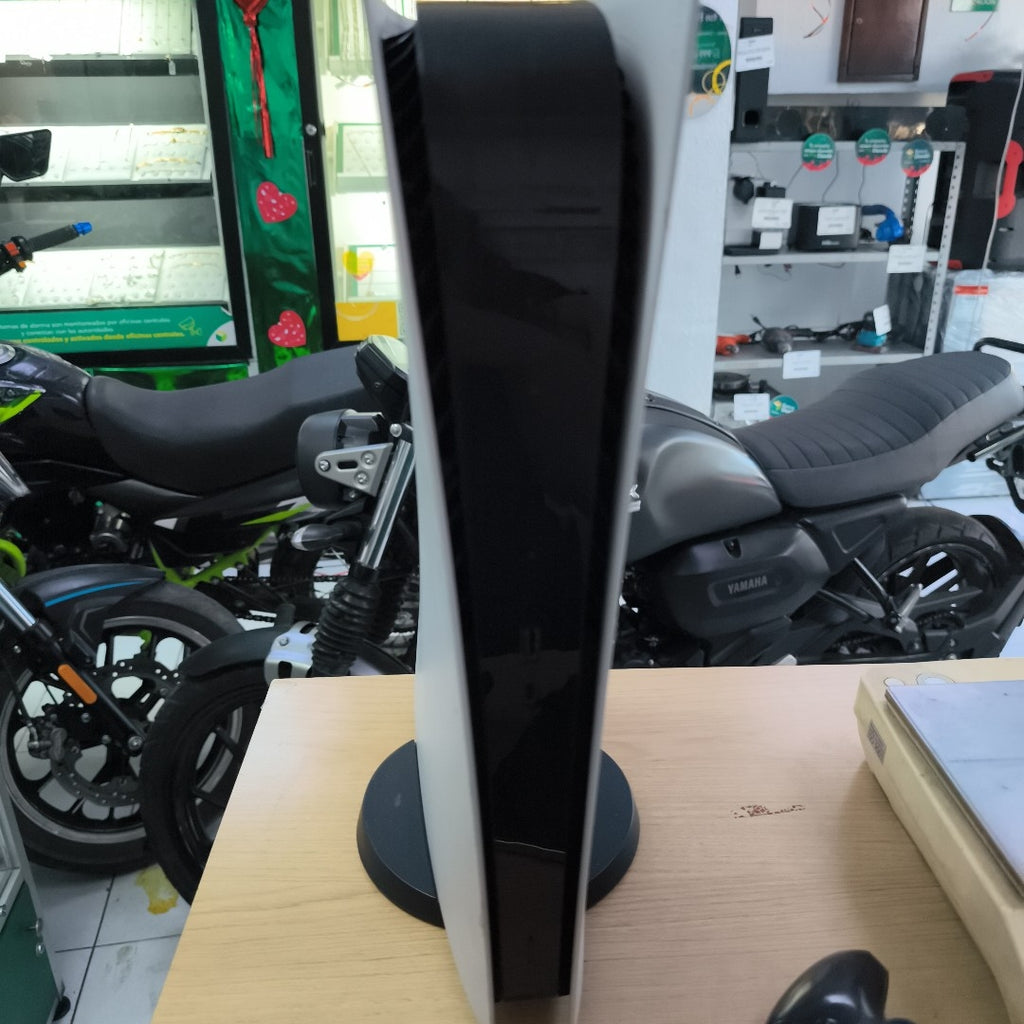 CONSOLA DE VIDEOJUEGO SONY PS5 825 SSD (SEMINUEVO)