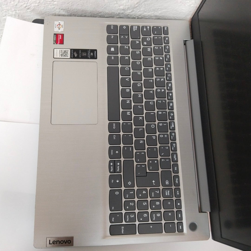 LAPTOP LENOVO IDEAPAD 3 15ADA05 (2022) 1 TB 8 GB RAM (SEMINUEVO)