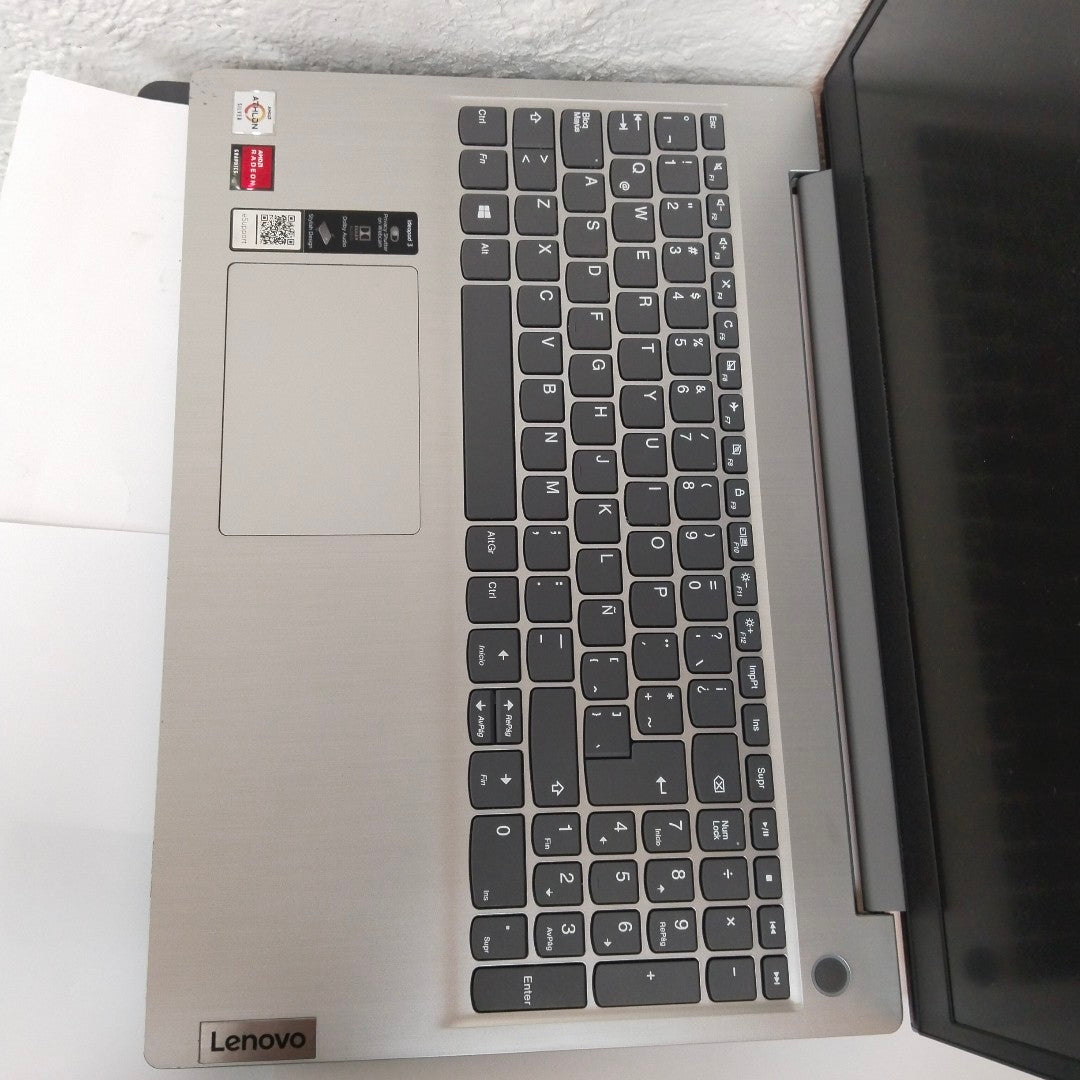 LAPTOP LENOVO IDEAPAD 3 15ADA05 (2022) 1 TB 8 GB RAM (SEMINUEVO)