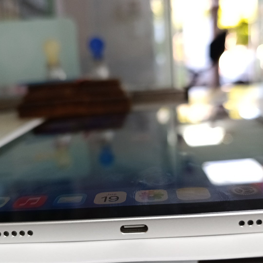 TABLETA APPLE IPAD A16 A3354 (2025) 128 GB 6 GB RAM (SEMINUEVO)