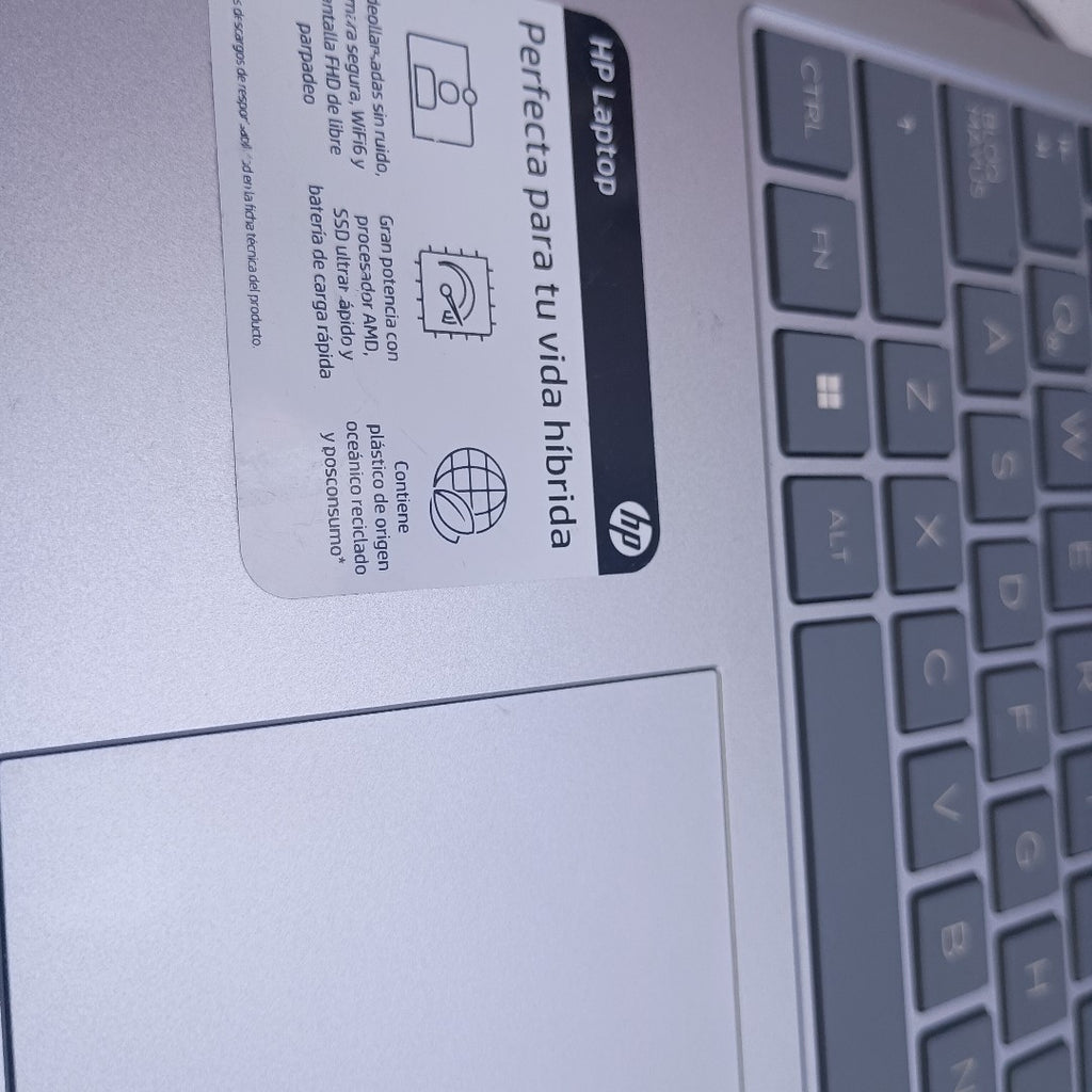 LAPTOP HP 15-FC0001LA (2023) 512 GB SSD 8 GB RAM (SEMINUEVO)