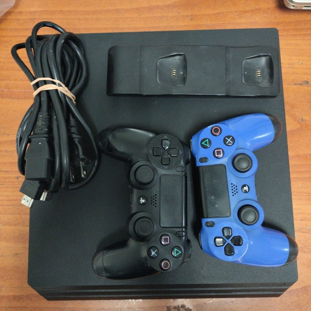 CONSOLA DE VIDEOJUEGO SONY PS4 PRO 1 TB (SEMINUEVO)