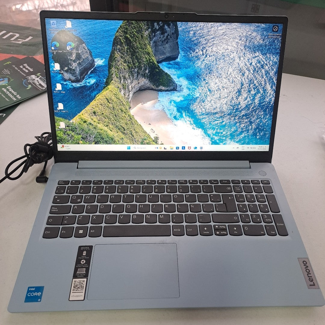 LAPTOP LENOVO IDEAPAD SLIM 3 15IAN8 (2023) 256 GB SSD 8 GB RAM (SEMINUEVO)