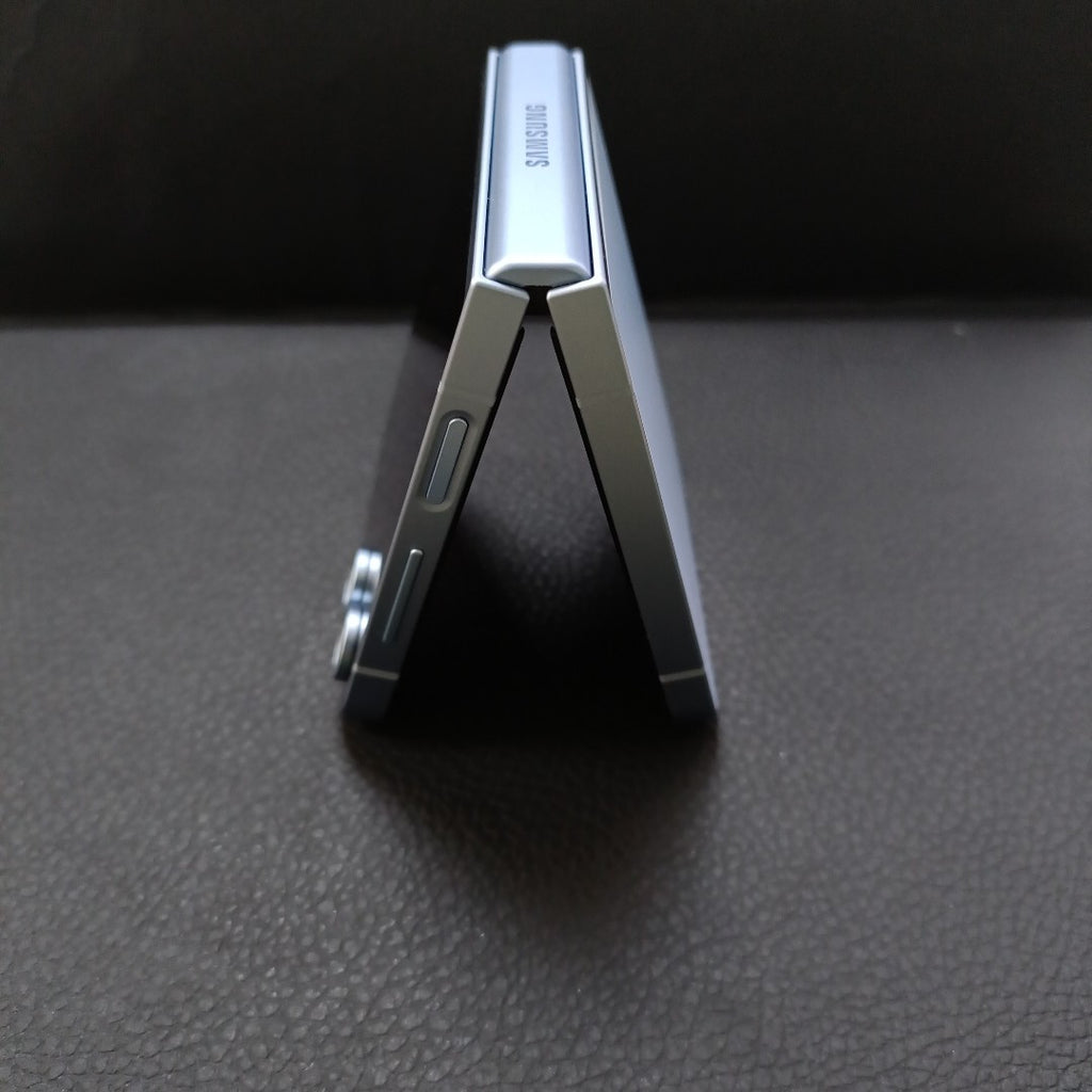 CELULAR SAMSUNG GALAXY Z FLIP6 SM-F741B (2024) 512 GB 12 GB RAM (SEMINUEVO)