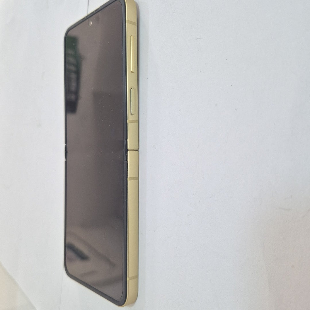 CELULAR SAMSUNG GALAXY Z FLIP6 SM-F741B (2024) 256 GB 12 GB RAM (SEMINUEVO)