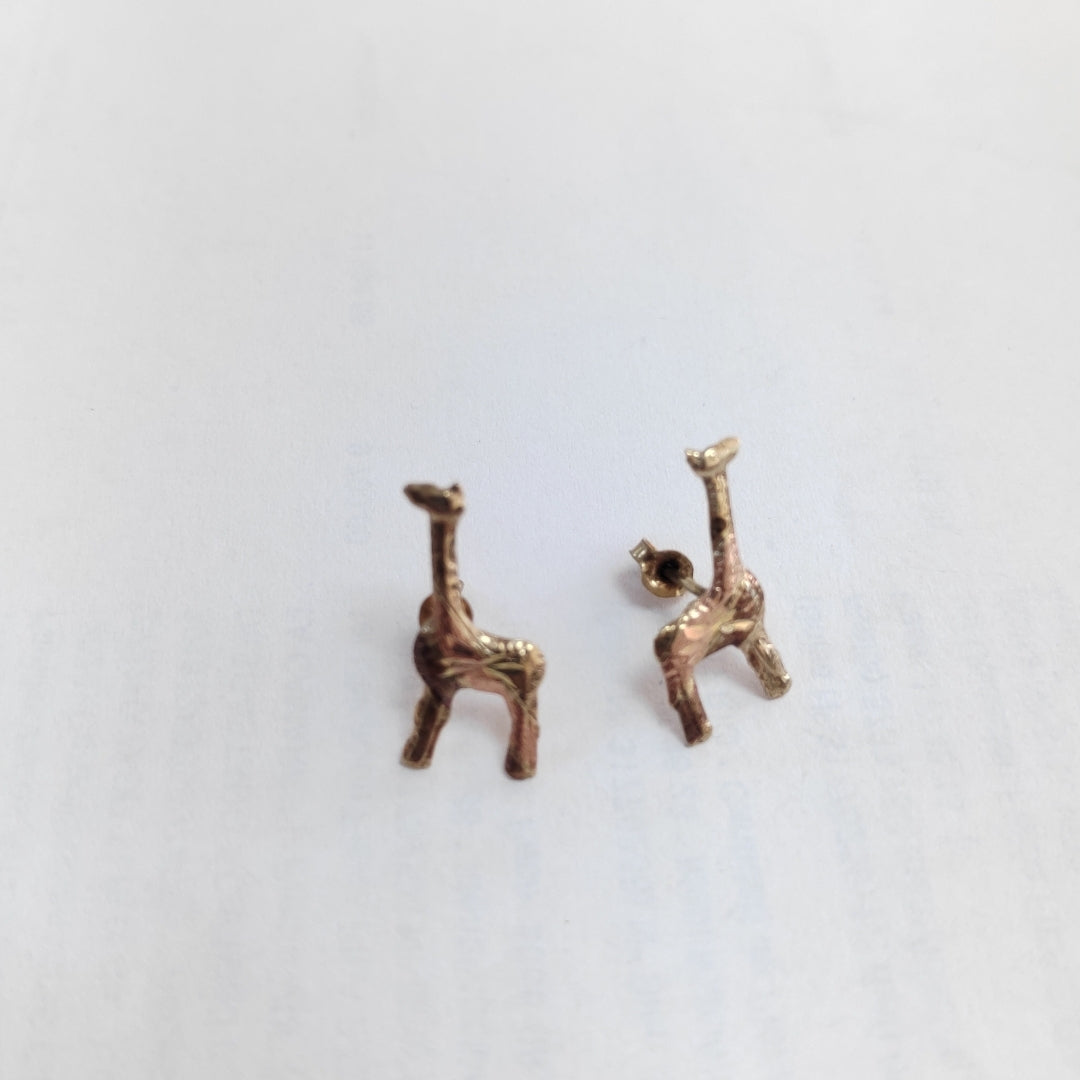 ARETES PAR ORO 8 K 0.9 GRMS (SEMINUEVO)