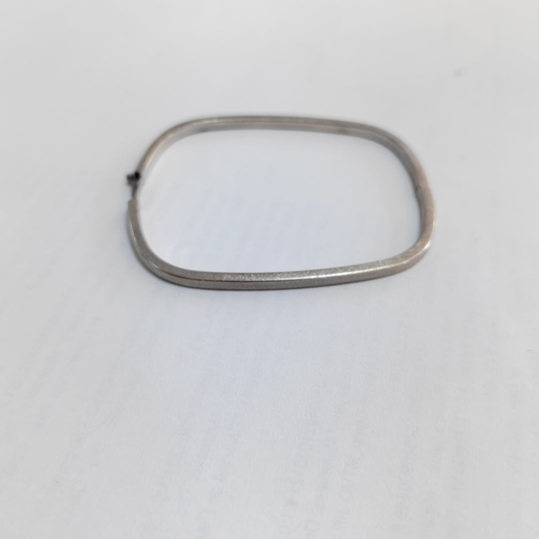 PULSERA RIGIDA ORO BLANCO 14 K 5.4 GRMS (SEMINUEVO)