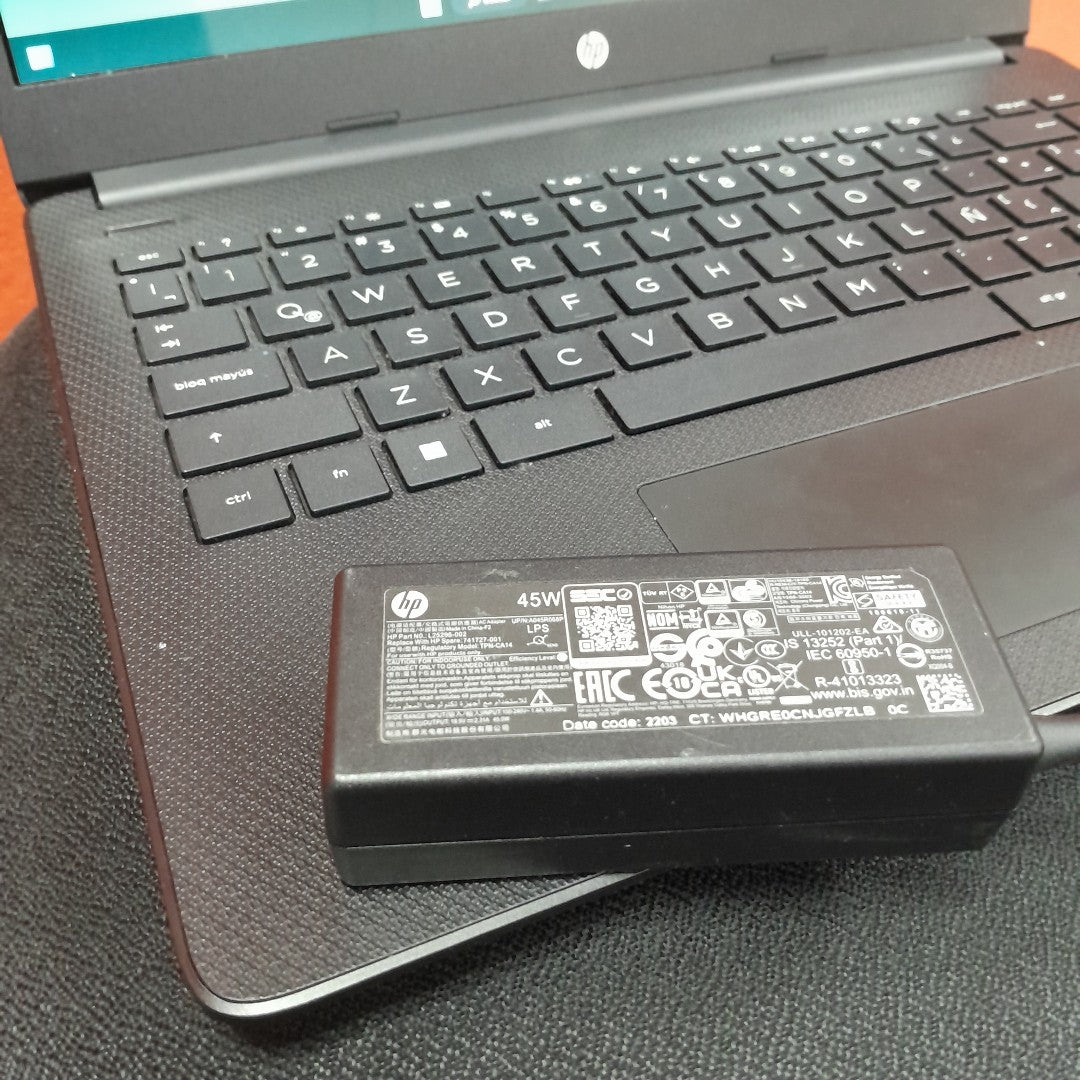 LAPTOP HP 14-DQ0510LA (2023) 256 GB SSD 4 GB RAM (SEMINUEVO)
