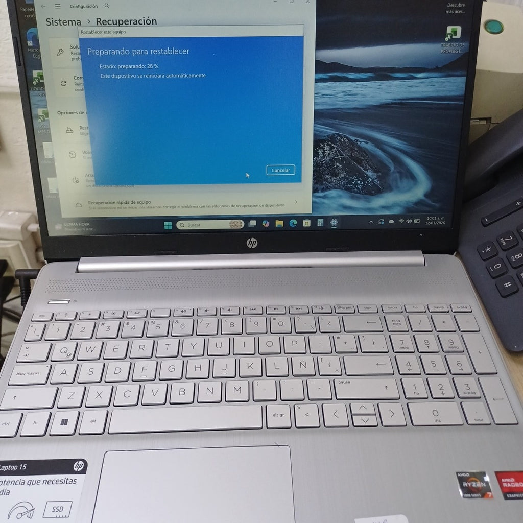 LAPTOP HP 15-EF2526LA (2024) 512 GB SSD 12 GB RAM (SEMINUEVO)