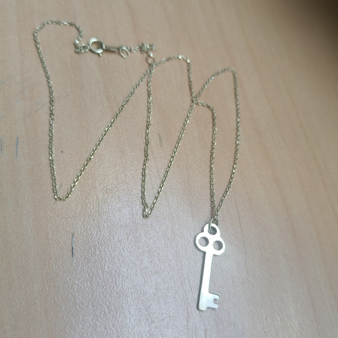 CADENA, DIJE ORO 10 K 2.4 GRMS (SEMINUEVO)
