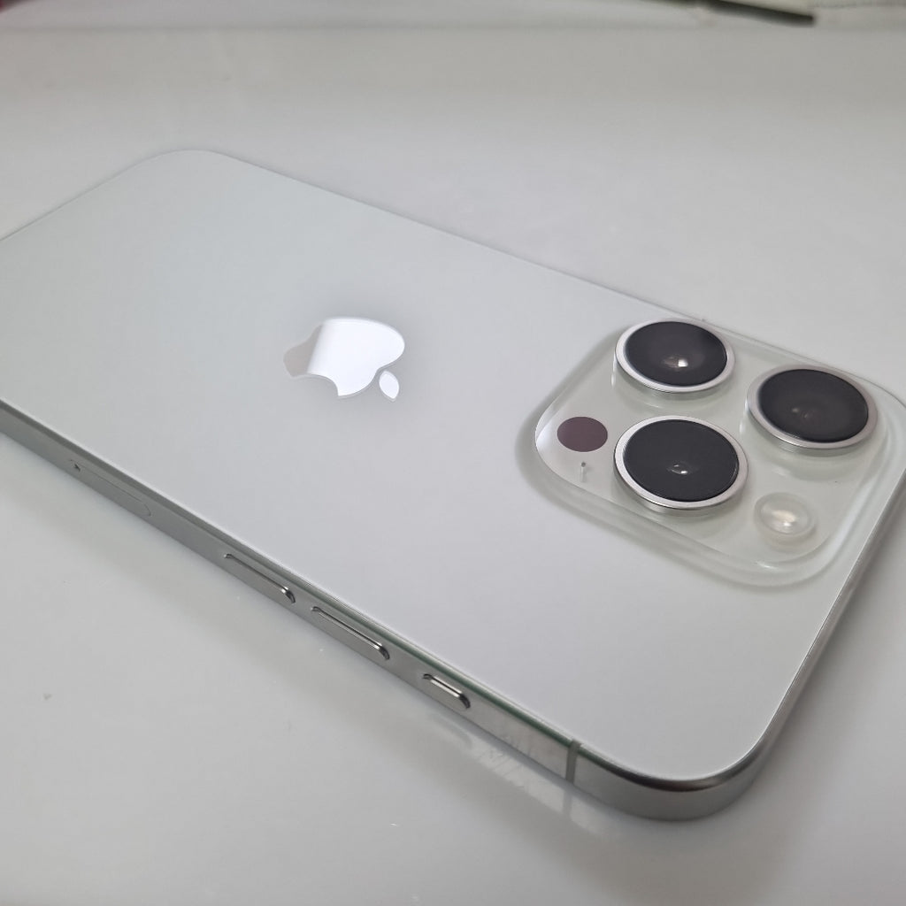 CELULAR APPLE IPHONE 15 PRO A3101 256 GB 8 GB RAM (SEMINUEVO)