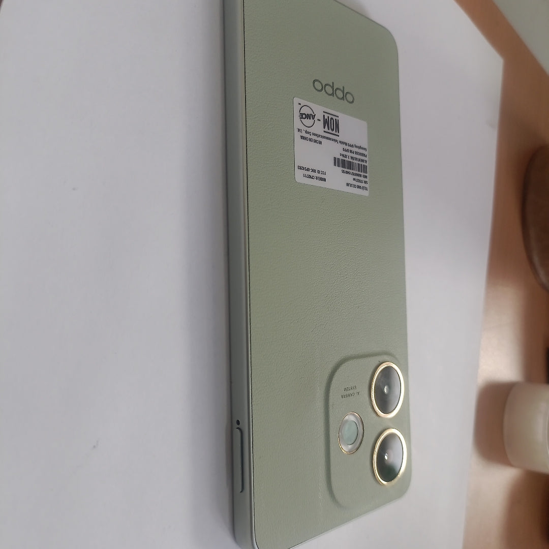 CELULAR OPPO  A5 PRO CPH2711 (2025) 256 GB 8 GB RAM (SEMINUEVO)