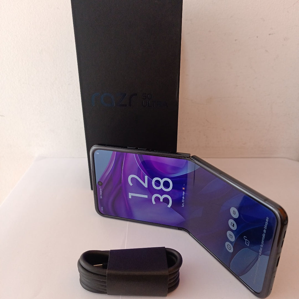 CELULAR MOTOROLA RAZR 50 ULTRA XT2451-3 (2024) 512 GB 12 GB RAM (SEMINUEVO)