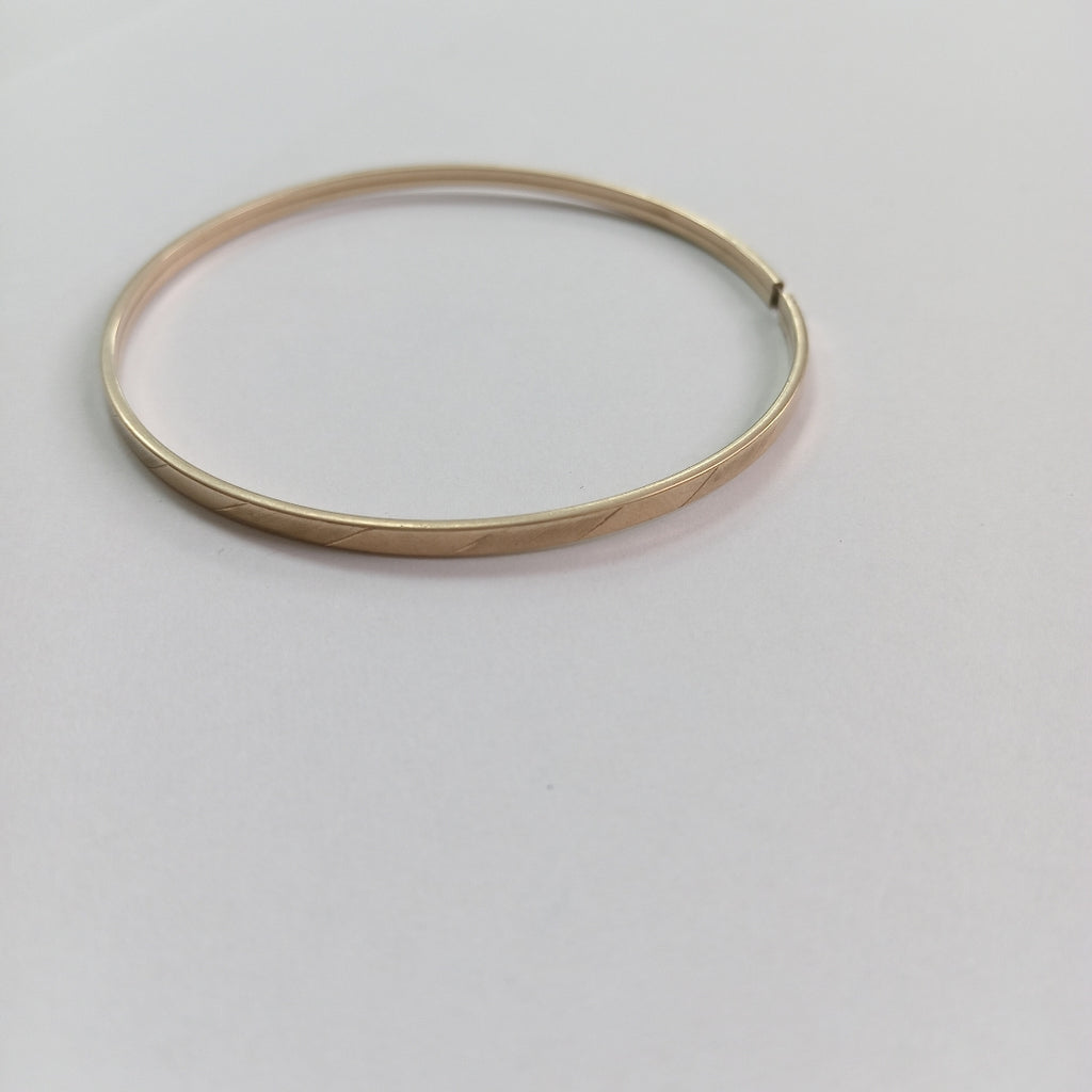 PULSERA RIGIDA ORO 10 K 3.6 GRMS (SEMINUEVO)