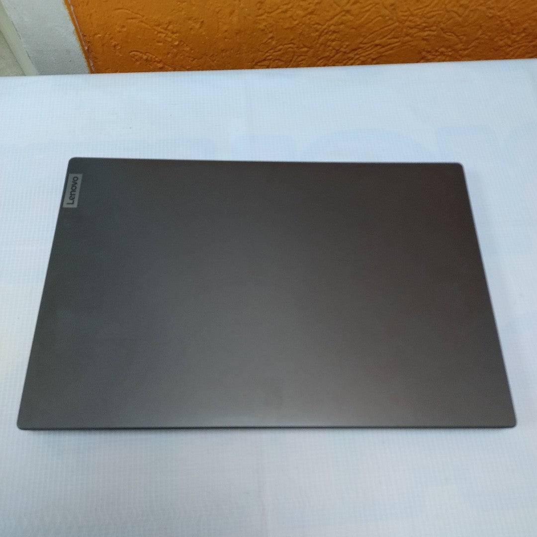 LAPTOP LENOVO V14 G3 IAP (2024) 256 GB SSD 12 GB RAM (SEMINUEVO)