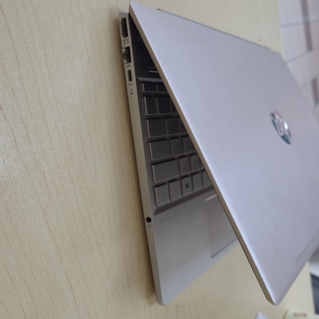 LAPTOP HP PAVILION 15-CW1012LA (2023) 1 TB + 128 GB SSD 12 GB RAM (SEMINUEVO)