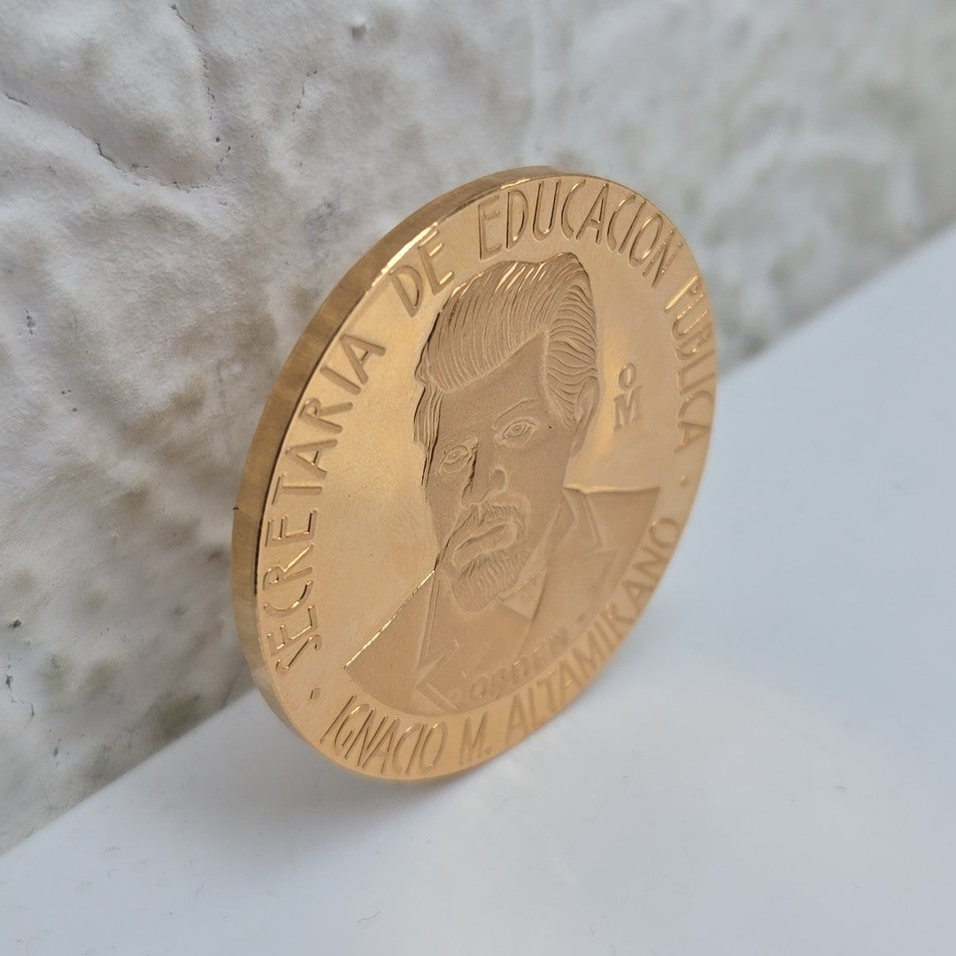 K1 42 GRMS 21 K IDENTIFICACIÓN MEDALLA CONMEMORATIVA MATERIALES ORO (SEMINUEVO)
