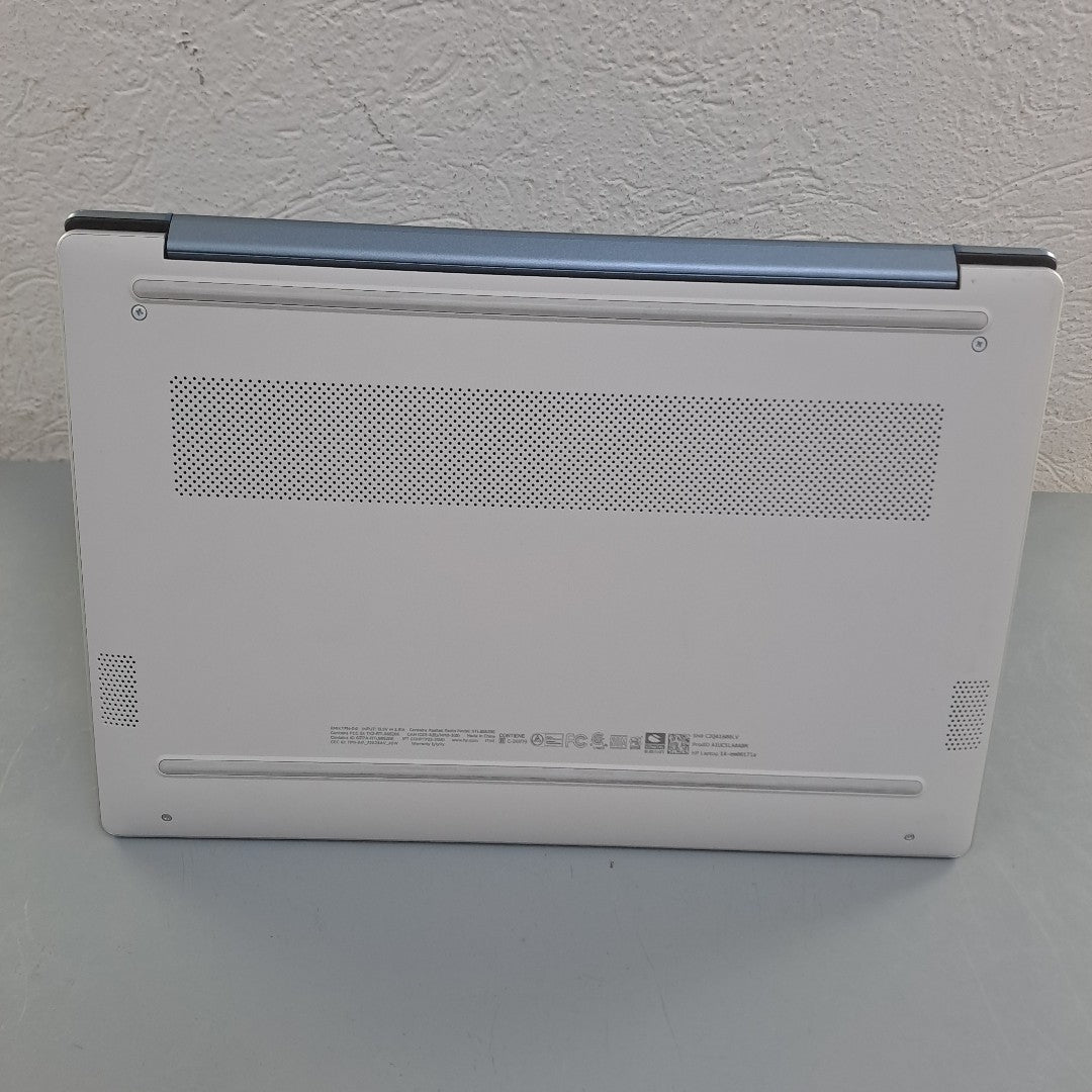 LAPTOP HP 14-EM0017LA (2024) 512 GB SSD 8 GB RAM (SEMINUEVO)