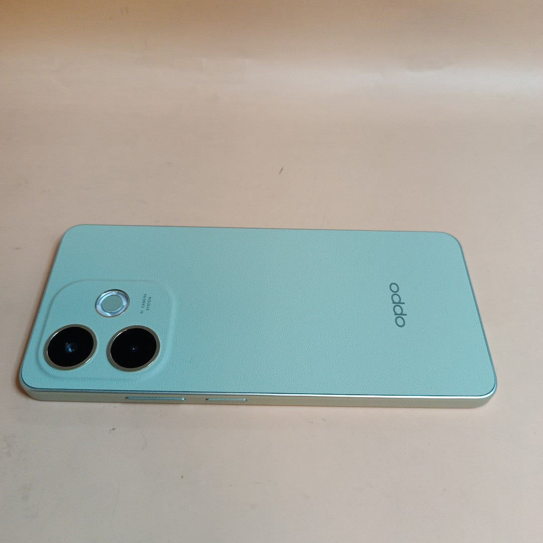 CELULAR OPPO  A5 PRO CPH2711 (2025) 256 GB 8 GB RAM (SEMINUEVO)
