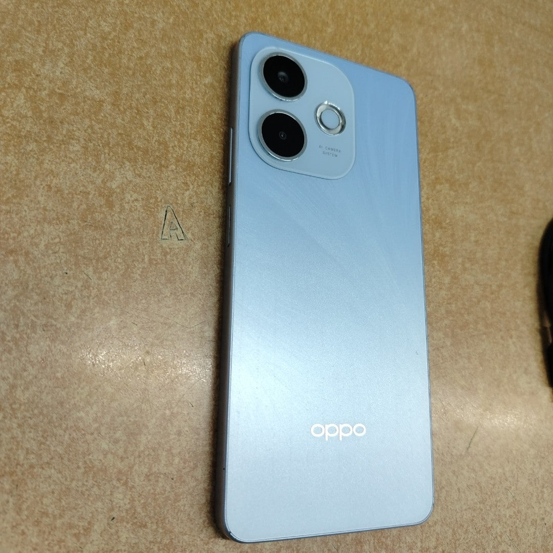 CELULAR OPPO  A5 PRO CPH2711 (2025) 256 GB 8 GB RAM (SEMINUEVO)
