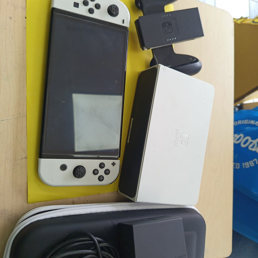 CONSOLA DE VIDEOJUEGO NINTENDO SWITCH OLED 64 GB (SEMINUEVO)