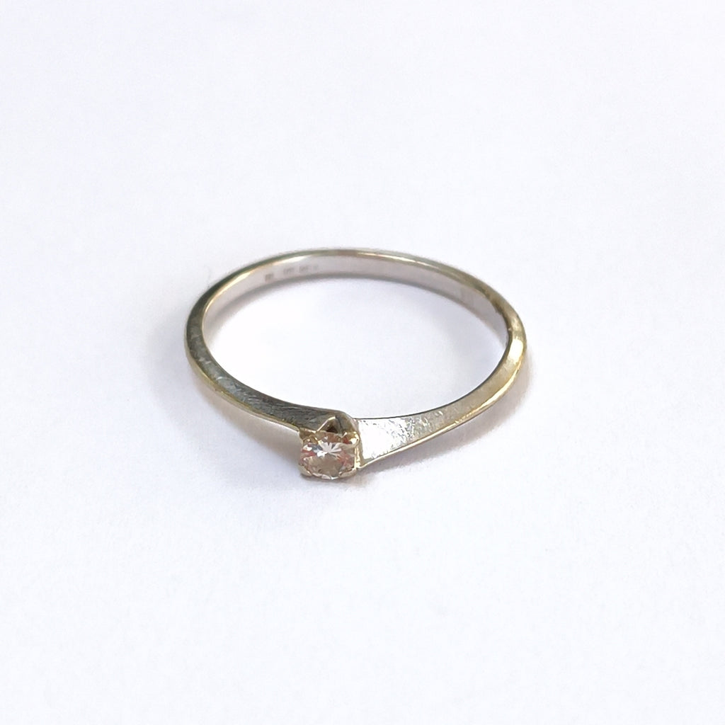 ANILLITO ORO BLANCO 14 K 1.2 GRMS (SEMINUEVO)