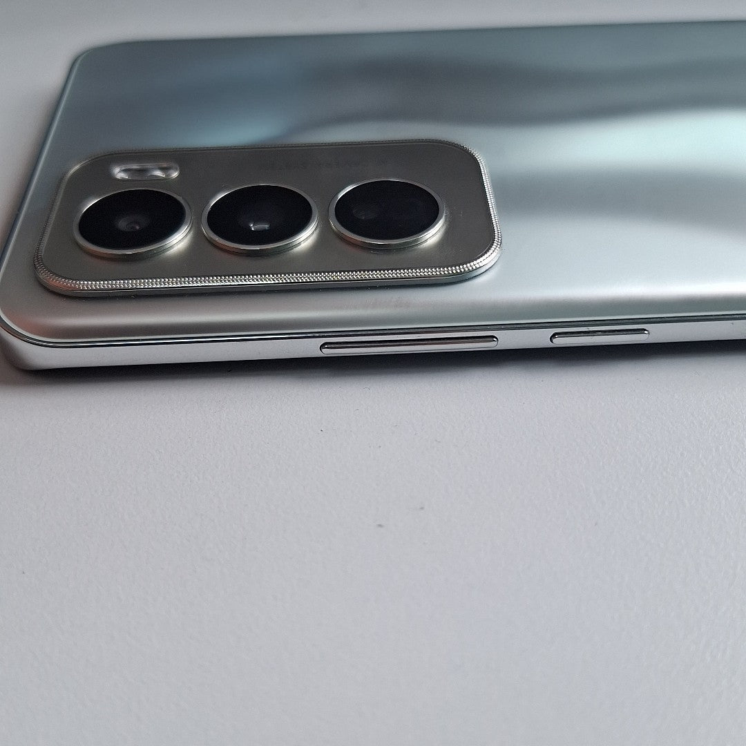 CELULAR OPPO   RENO12 5G CPH2625 (2024) 512 GB 12 GB RAM (SEMINUEVO)
