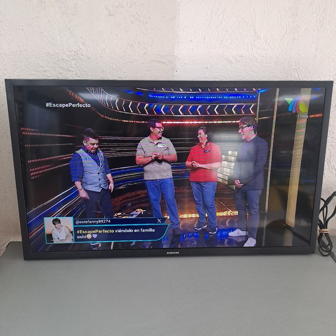 PANTALLA SAMSUNG UN32T4300AF (2020) 32" LED HD (SEMINUEVO)